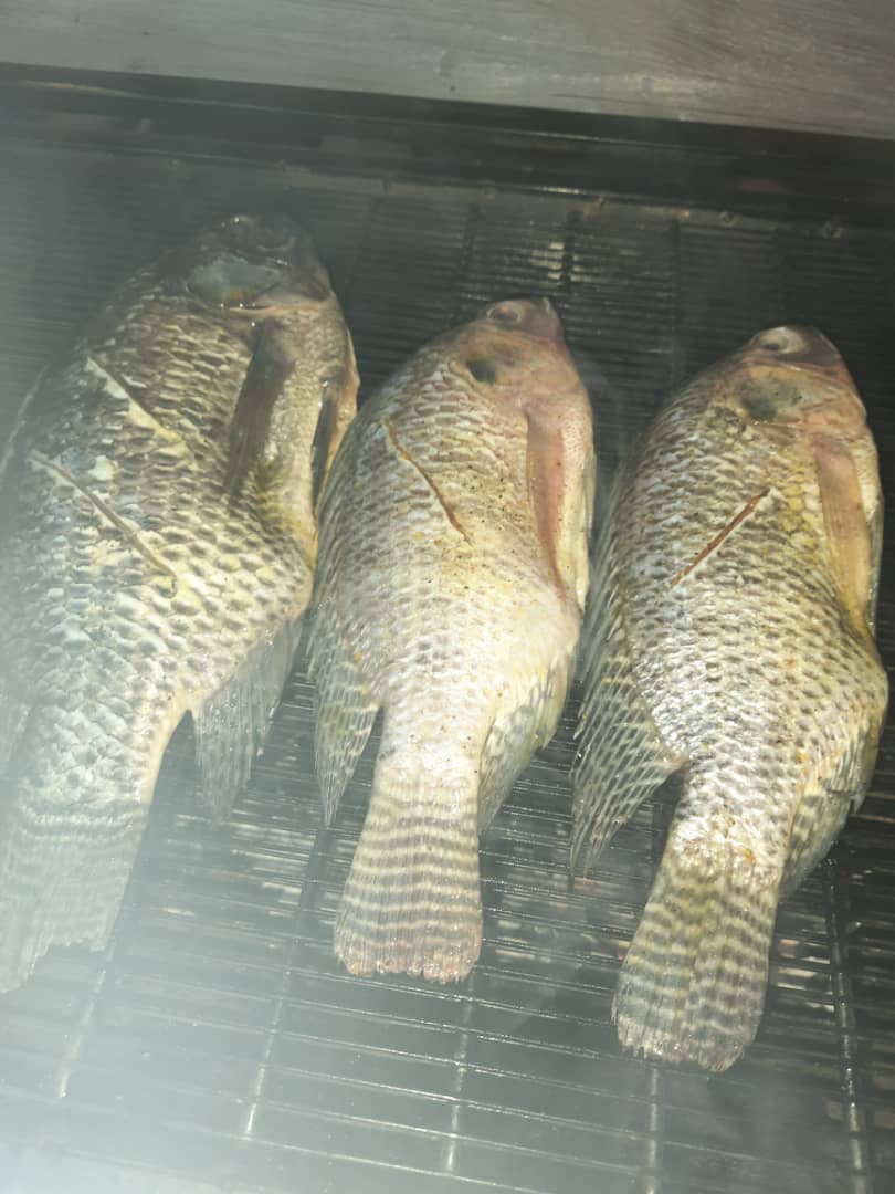 Poisson braisé carpe l'unité